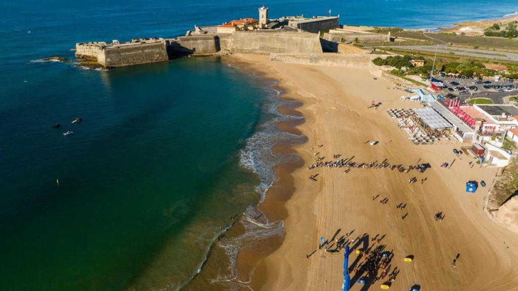 Imágenes desde donde se realiza la prueba de natación del Swim GP Oeiras-Cascais.