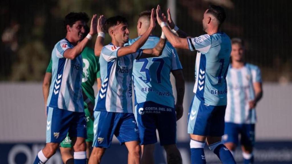 Málaga CF 5-0 Antequera: estreno con mucha pólvora blanquiazul