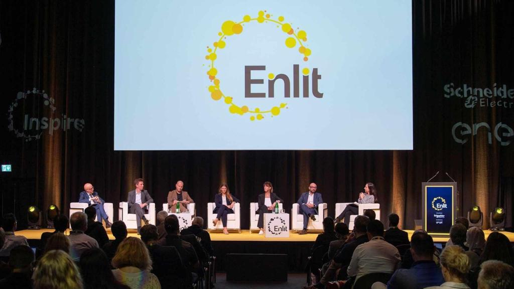 Una mesa de debate de ENLIT Europe en 2024.
