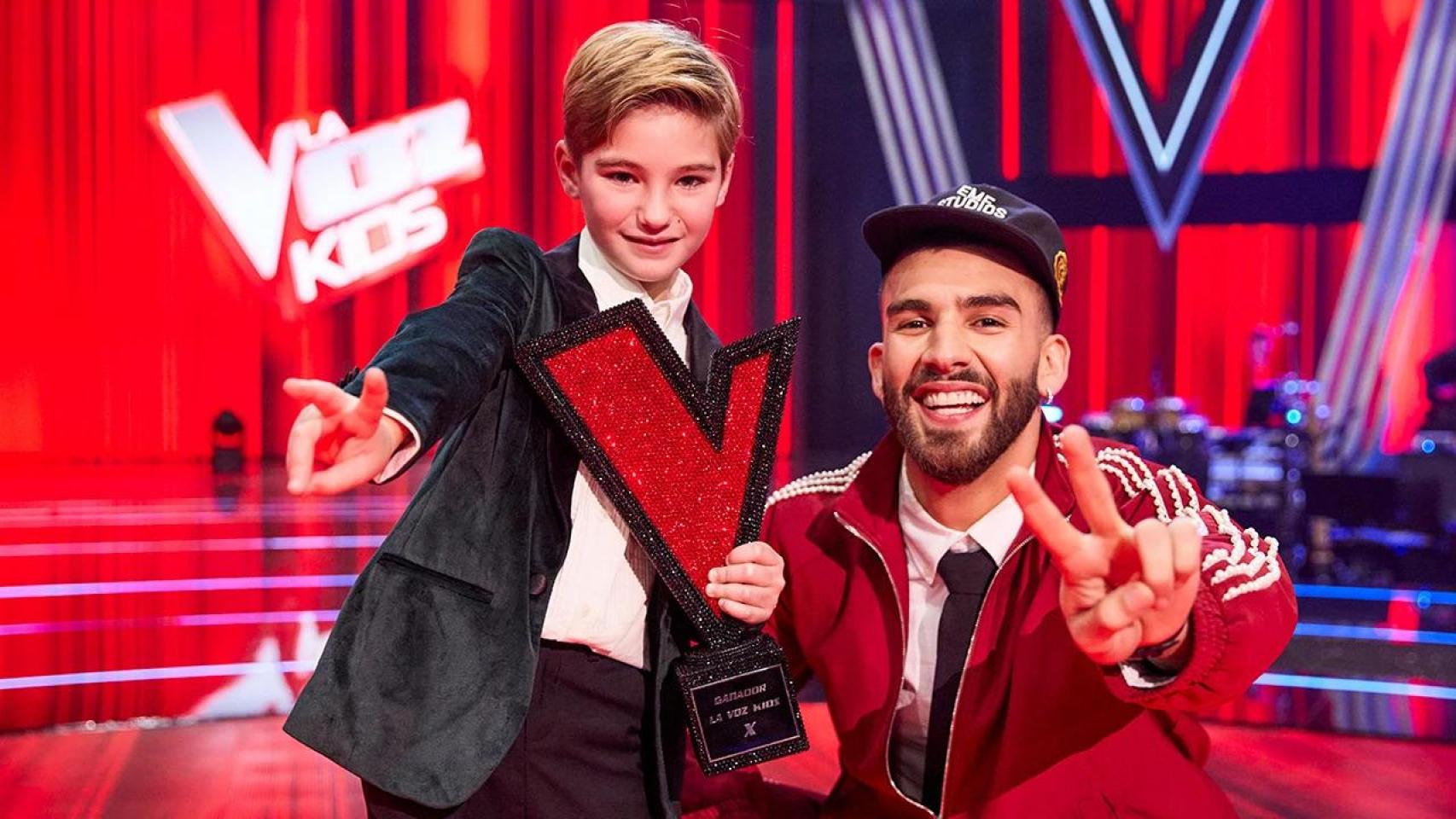 Lucas Paulano y Manuel Turizo, tras ganar 'La Voz Kids 10'.