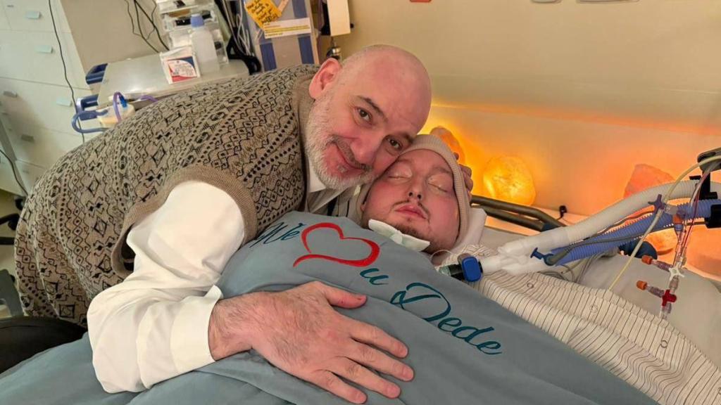 El Príncipe Durmiente ha fallecido en Arabia Saudita tras permanecer en coma más de 20 años. El joven, miembro de la familia real Al-Walid ibn Khaled, entró en ese estado en 2005 tras un terrible accidente de tráfico en Londres. Su padre ha anunciado la noticia de su muerte.