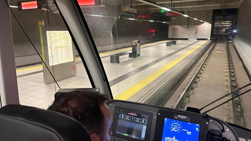Imagen desde dentro de uno de los nuevos trenes del Metro de Málaga.