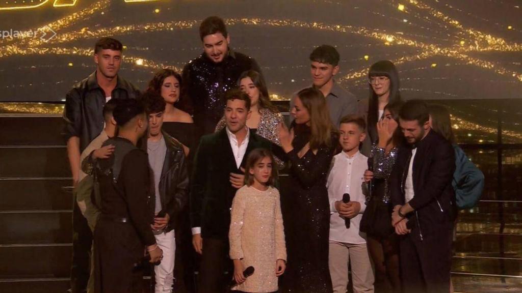 David Bisbal con los finalistas de sus diferentes equipos en 'La Voz Kids'.