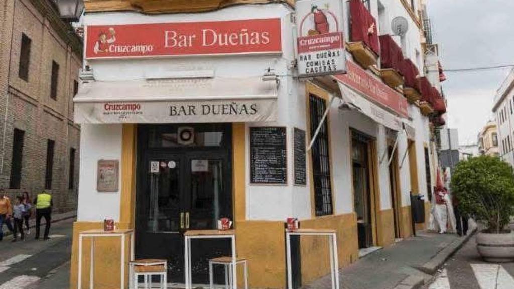 Fachada del Bar Dueñas en Sevilla.
