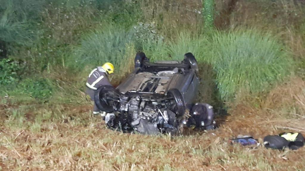 Herida leve una persona tras una salida de vía en la AP-9 a su paso por Oleiros (A Coruña)