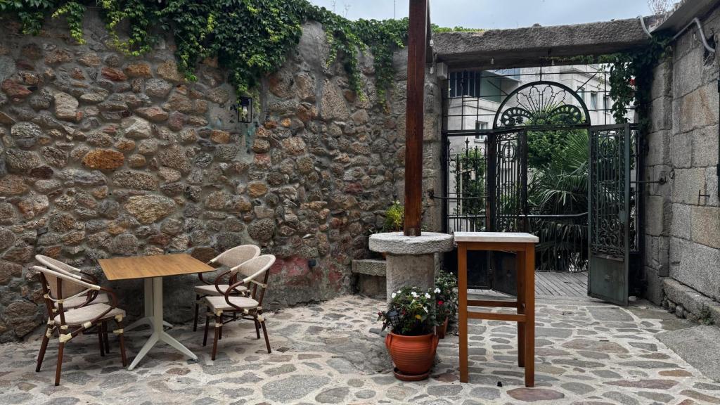 Entrada de la nueva vinoteca del centro de Vigo