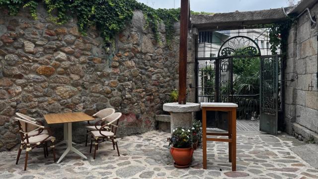 Entrada de la nueva vinoteca del centro de Vigo