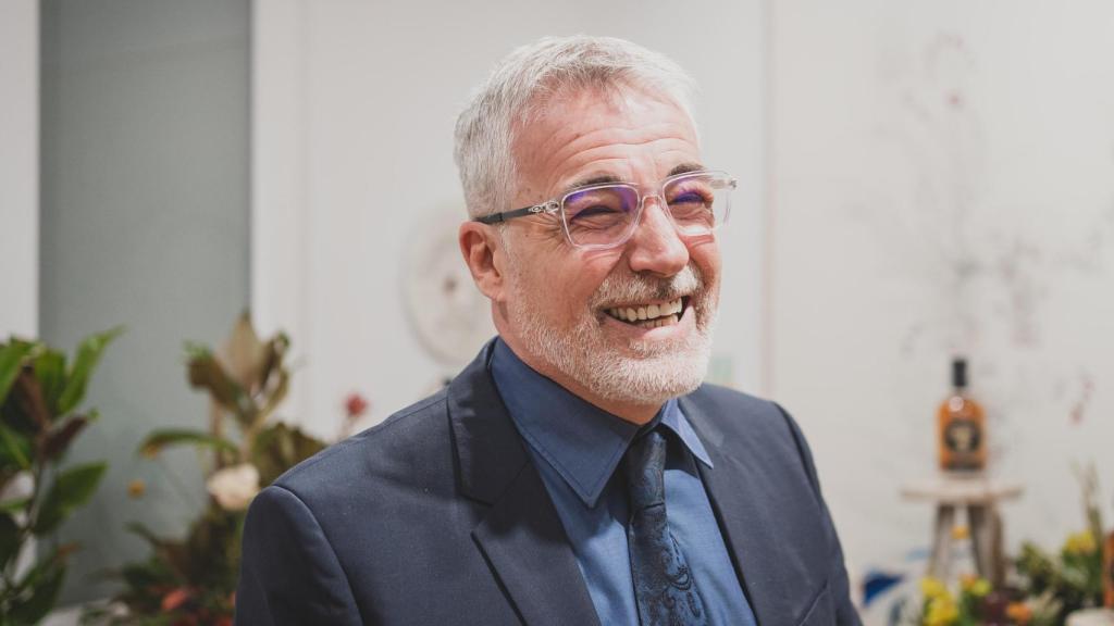 David Cantero es risueño y abierto, culto e inteligente. Tuvo una infancia atípica pero progresista y feliz.