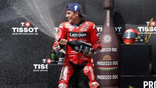 Marc Márquez celebra su victoria en el GP de la República Checa 2025