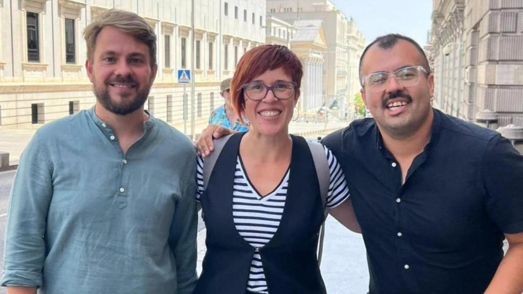 Alberto Ibáñez, Águeda Micó y Nahuel González, en el Congreso. EE