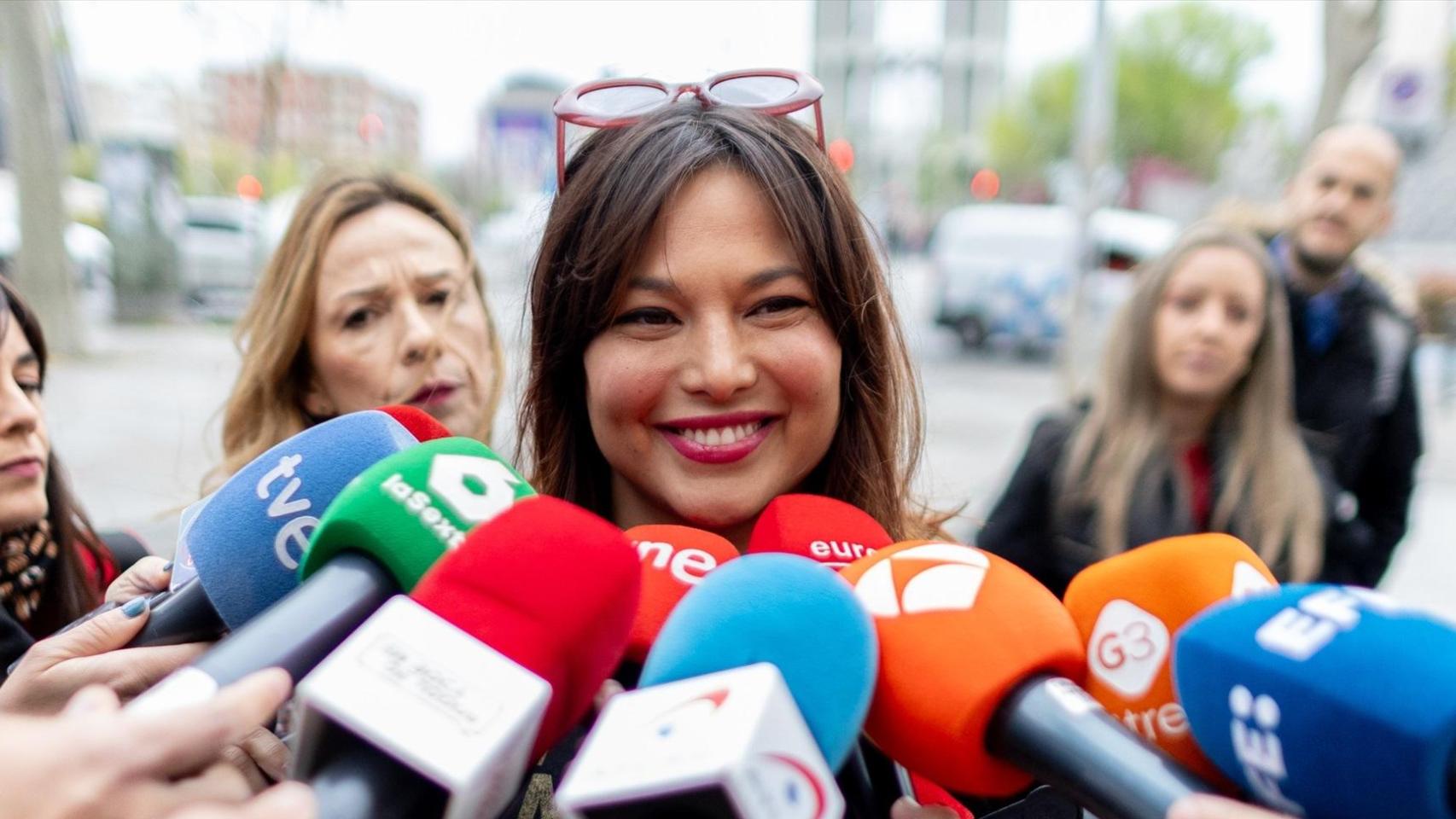 Elisa Mouliaá, el 11 de abril de 2025, cuando acudió al Juzgado para entregar su teléfono móvil, según acordó el juez./