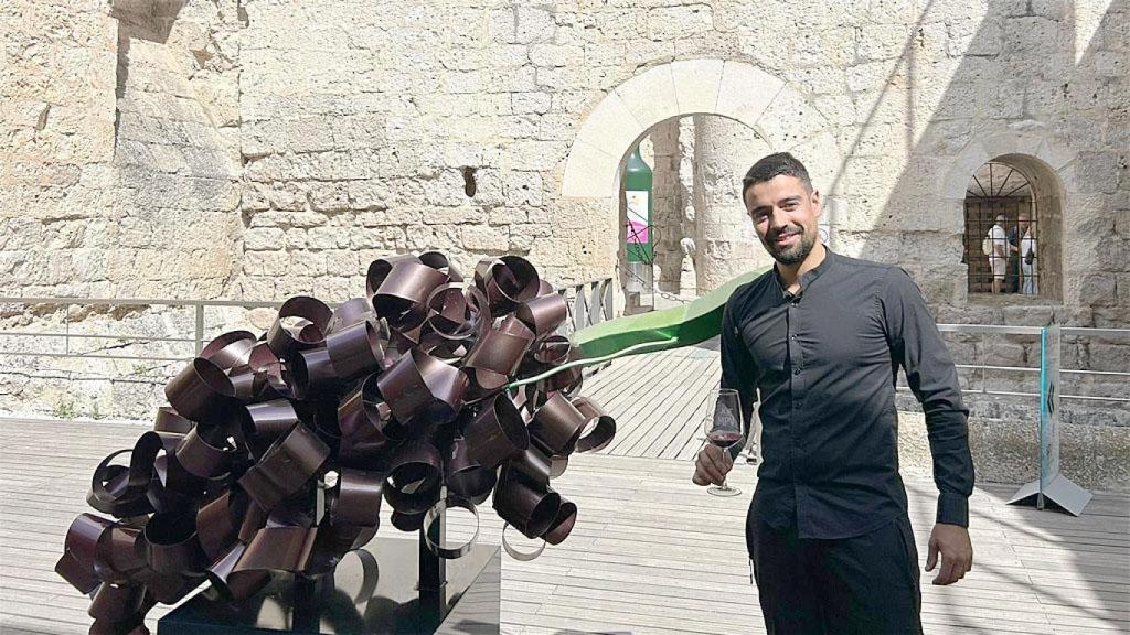 Samuel en el Museo Provincial del Vino de Peñafiel