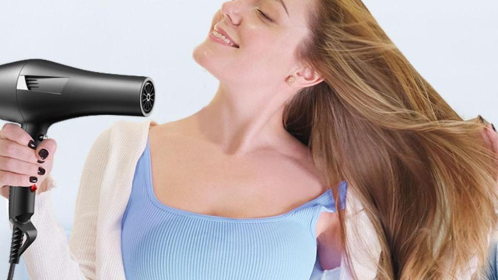 ¿Es mejor dejar secar el pelo al aire en verano o utilizar un secador? tenemos la respuesta