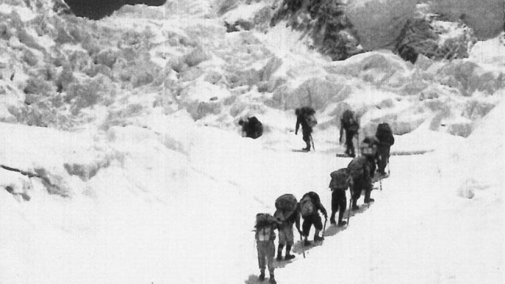 La expedición británica que en 1953 coronó el Everest por primera vez. Foto: John Henderson.