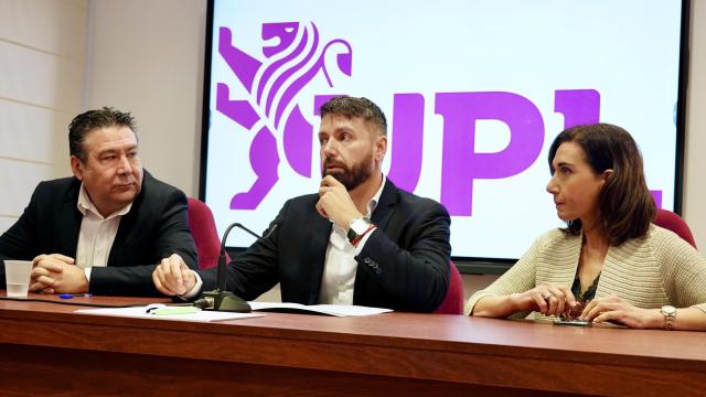 Los procuradores de UPL Luis Mariano Santos, José Ramon García y Alicia Gallego, en una imagen de archivo