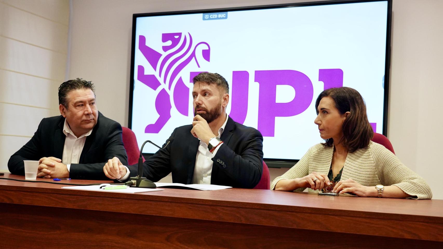 Los procuradores de UPL Luis Mariano Santos, José Ramon García y Alicia Gallego, en una imagen de archivo