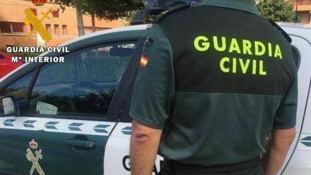 Un agente de la Guardia Civil