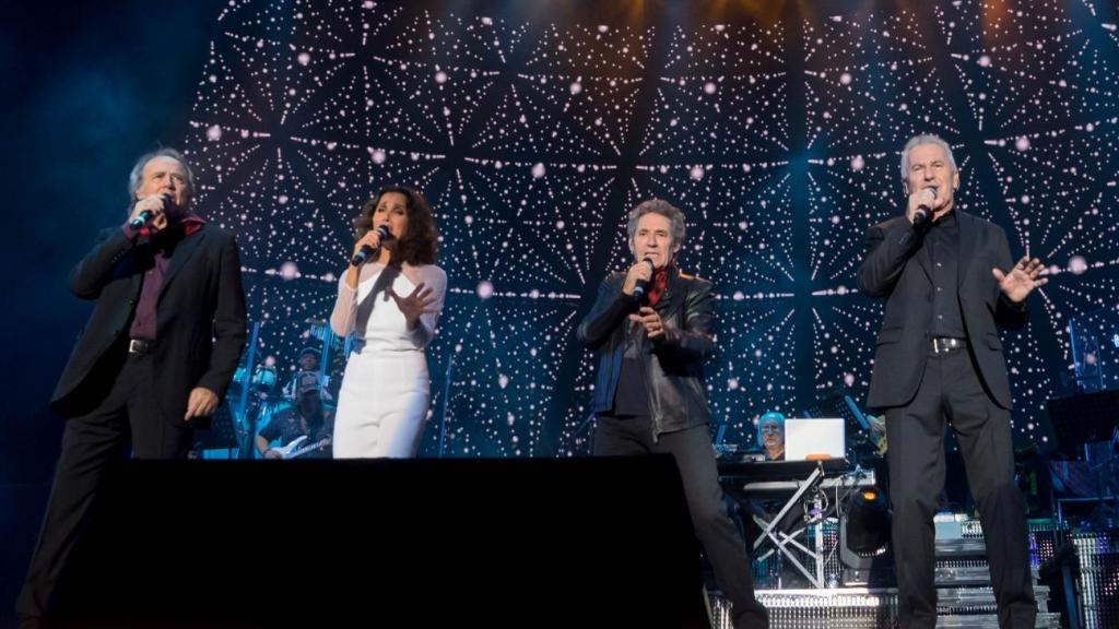 Joan Manuel Serrat, Ana Belén, Miguel Ríos y Víctor Manuel en un concierto en Zaragoza.