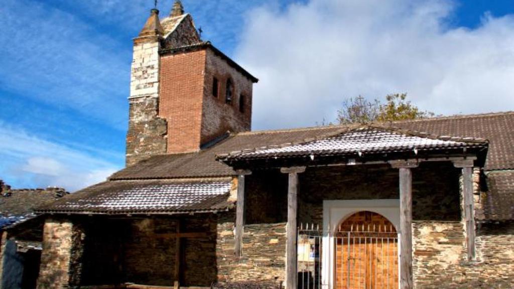 Iglesia parroquial de San Juan Bautista en Majaelrayo, una pequeña localidad de la provincia de Guadalajara.