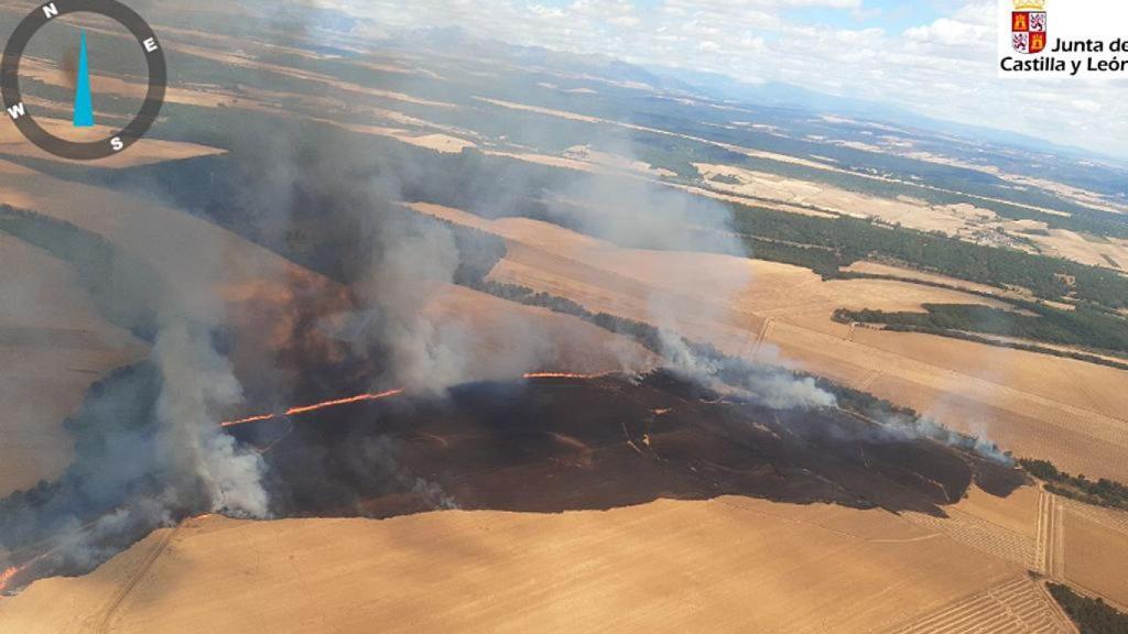 Imagen del incendio en Villasur, en la provincia de Palencia