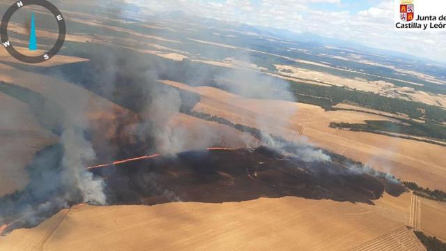Imagen del incendio en Villasur, en la provincia de Palencia