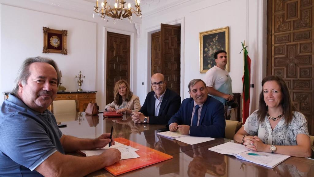 Reunión entre la Junta de Castilla y León, el Ayuntamiento de Zamora y el consejero de Movilidad