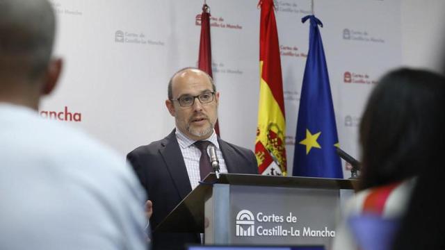 Pablo Bellido, presidente de las Cortes de Castilla-La Mancha, este lunes en rueda de prensa.