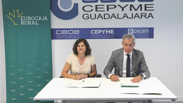 El presidente de Eurocaja Rural, Javier López Martín, y la presidenta de CEOE-CEPYME Guadalajara, María Soledad García Oliva.