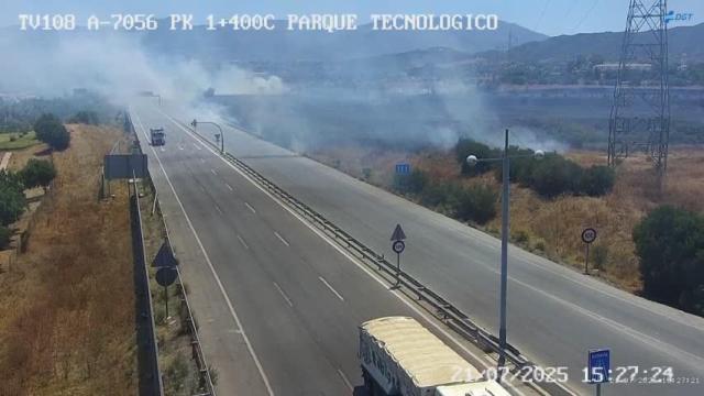 El humo del incendio en Campanillas.