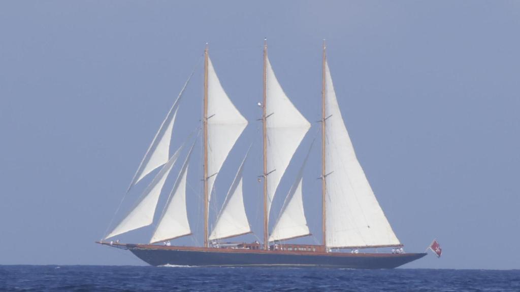 El velero Creole en su paso por Formentera este lunes, 21 de julio de 2025.