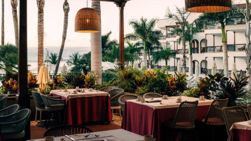 Buffet de desayuno en La Hacienda del Hotel Princesa Yaiza.