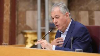 El alcalde de Sevilla, José Luis Sanz, este lunes en el Pleno extraordinario del Ayuntamiento.