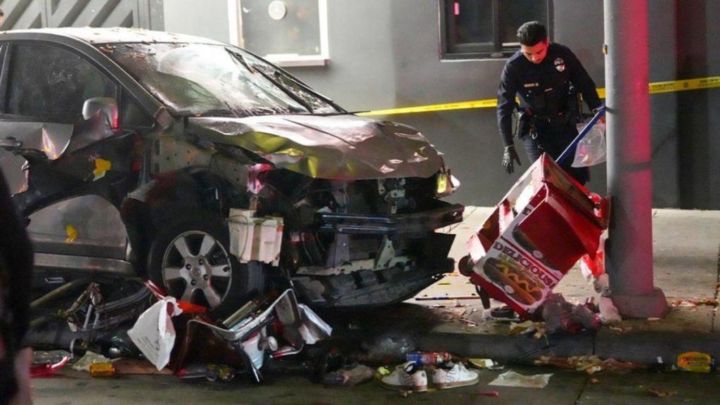 Atropella a más de 30 personas en Los Ángeles y luego es baleado por un testigo: Fue un acto intencional”