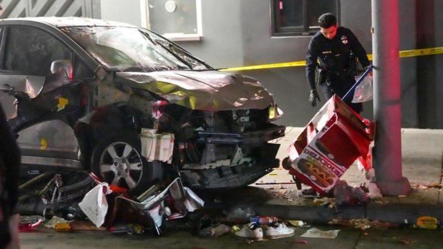 Atropella a más de 30 personas en Los Ángeles y luego es baleado por un testigo: Fue un acto intencional”