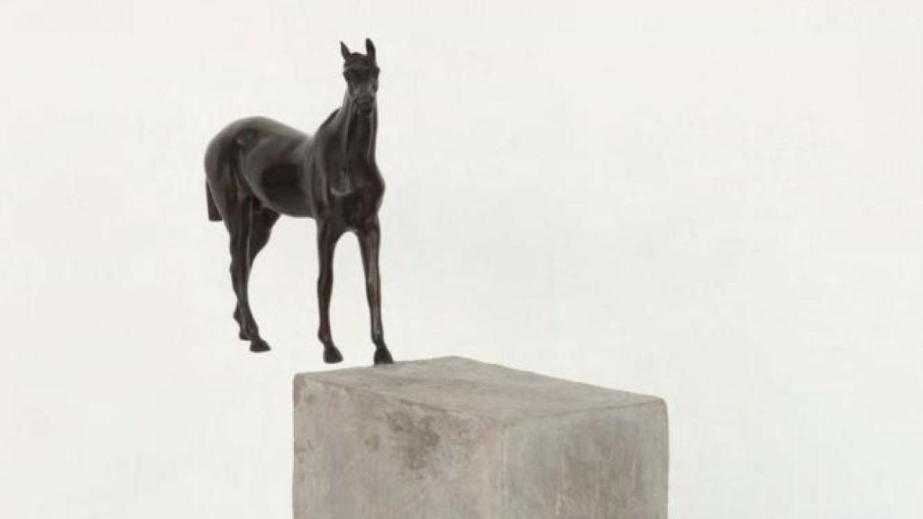 La escultura El Rumor de la Discordia de Gonzalo Lebrija.