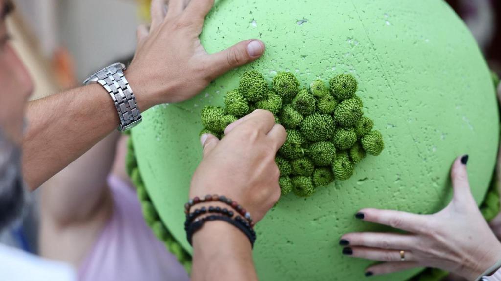 Tradicional 'punxà' de la flor. JCF