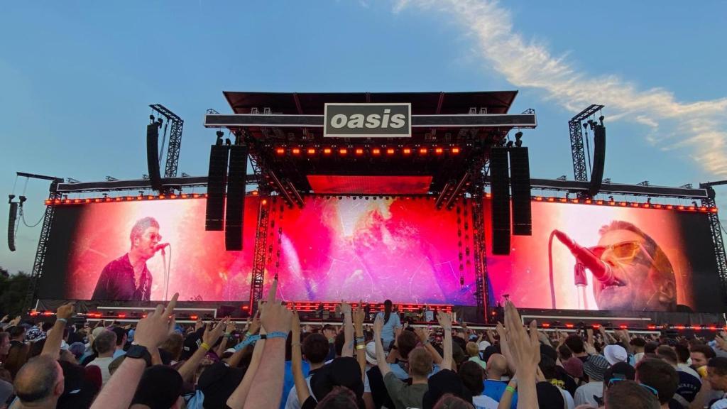 Liam y Noel Gallagher durante el concierto de Mánchester en Heaton Park. Foto: M.C.