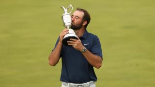 Scottie Scheffler celebra con el Claret Jug tras ganar el 153º Abierto de Golf en Royal Portrush