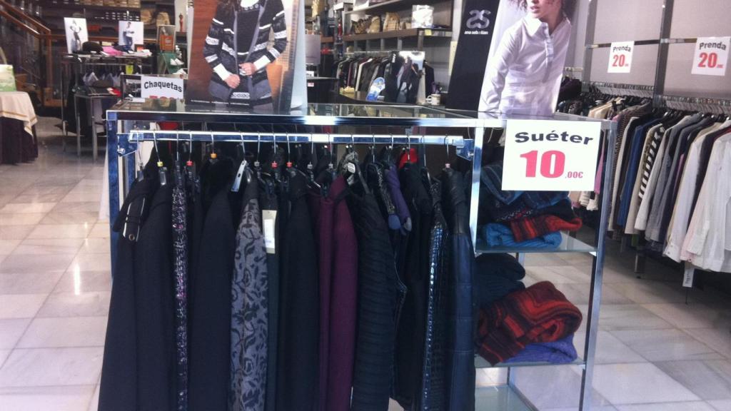 La tienda Tejidos Hernández que regentaba la víctima mortal.