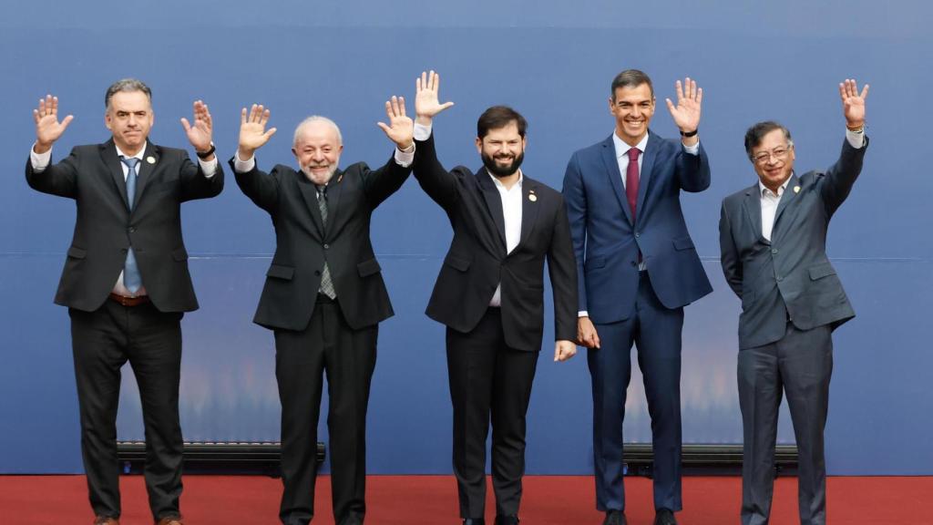 Cumbre en defensa de la democracia