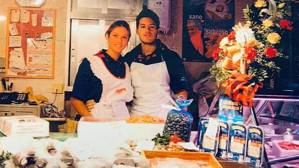 Suso y Marta en la pescadería hace 20 años