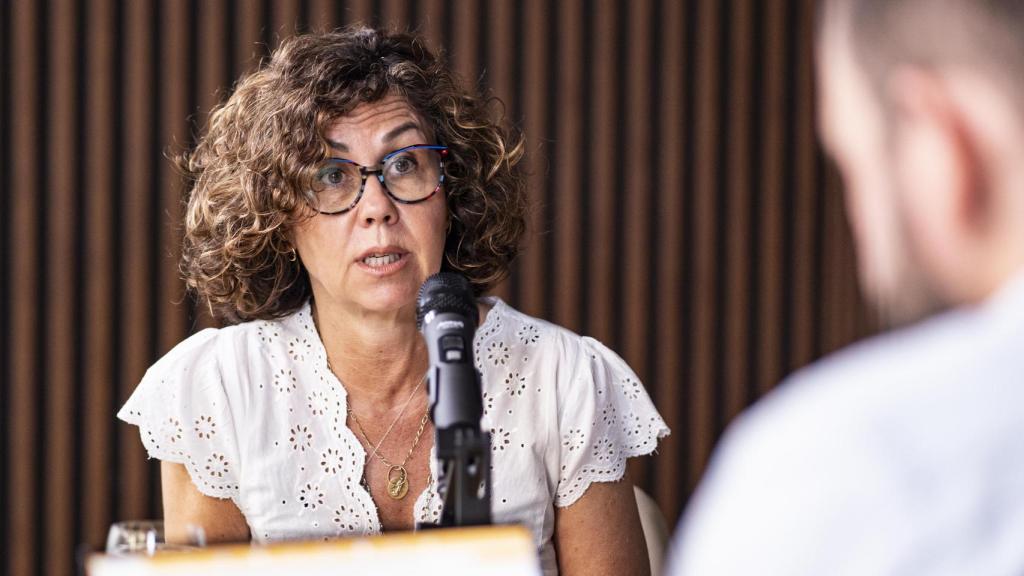 Lupe Martínez, directora médica de Novartis España, contesta a las preguntas de Oído Clínico.