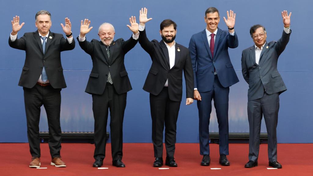 El presidente de Brasil, Luiz Inácio Lula da Silva; el presidente de Chile, Gabriel Boric; el presidente del Gobierno de España, Pedro Sánchez, y el presidente de Colombia, Gustavo Petro, este lunes en Santiago de Chile.