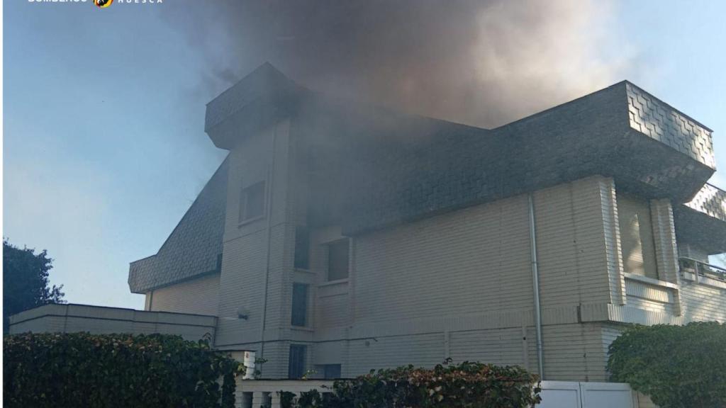 El fuego afecta a una vivienda unifamiliar en Barbastro