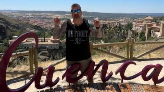 Larry Shy en Cuenca. Foto: redes sociales del 'influencer'.