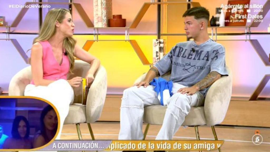 Cristina Lasvignes y uno de los invitados en 'El diario del verano'.