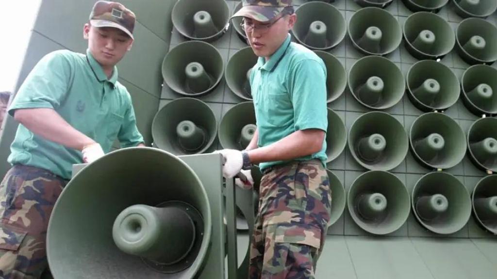 Retirada de los altavoces de Corea del Sur en la frontera.
