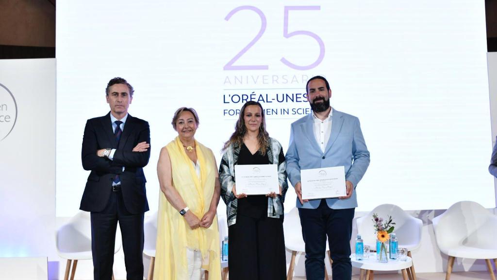 Marta Pina recogiendo el Premio L'Oréal-UNESCO 'For Women In Science 2025'.