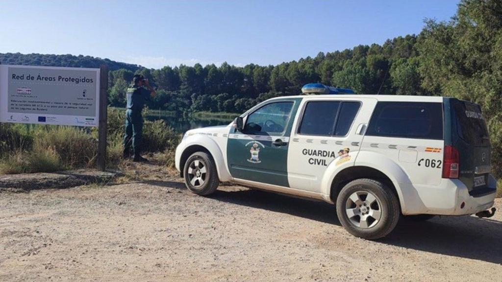 Patrulla de la Guardia Civil en las Lagunas de Ruidera.