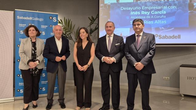 Imagen previa de las autoridades antes de empezar el acto.